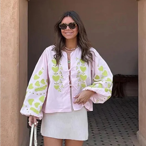 Elegant & beautiful Light Pink Shirt SZ M New ✨✨🔥 - Picture 2 of 3